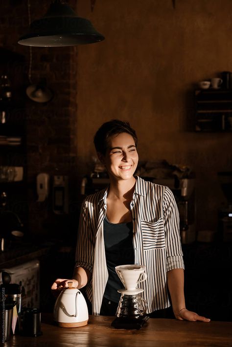 Barista Photography Portrait, Barista Photoshoot, Barista Portrait, Female Barista, People Drinking Coffee, Smiling Female, Chemex Coffee, Woman Office, Coffee Shop Photography