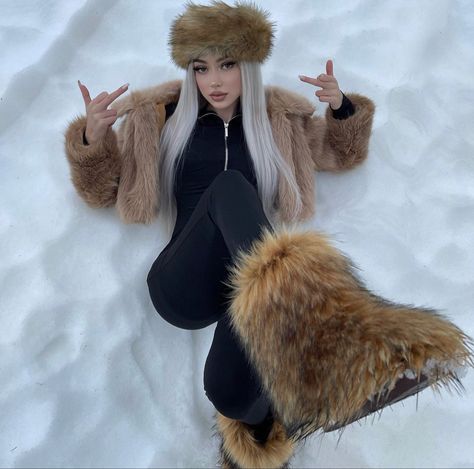 Snow Outfits For Women, Fur Outfit, Snow Outfits, Winter Outfits Snow, Snow Photoshoot, Winter Photoshoot, Snow Outfit, Cozy Winter Outfits, Cold Outfits