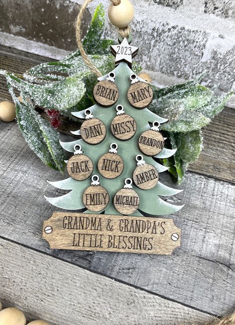 Christmas Ornament Signs Wood, Laser Christmas Decorations, Diy Family Ornaments, Grandkids Ornaments, Christmas Wooden Decorations, Engraving Crafts, Family Ornaments Personalized, Glowforge Aura, Christmas Tree Farmhouse