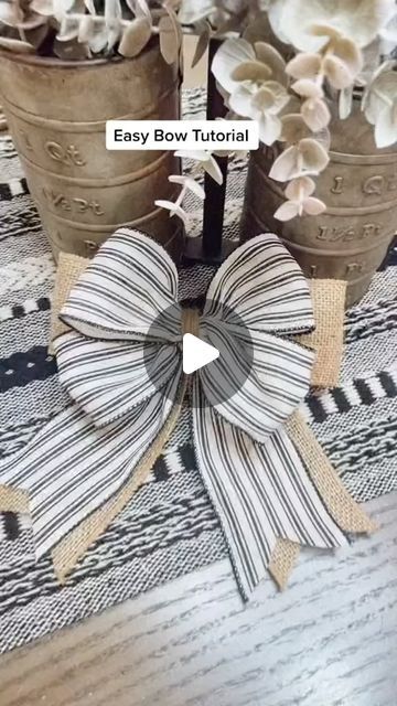 Easy Bow Tutorial, Making Bows For Wreaths, Burlap Ribbon Bow, Bow Making Tutorials, Easy Bow, Christmas Bows Diy, Homemade Bows, Ribbon Crafts Diy, Door Signs Diy