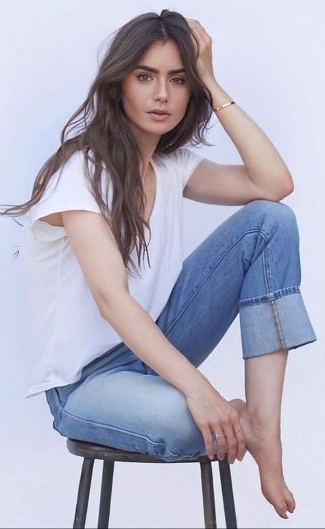 Lily Collins Lily Jane Collins, ليلي كولينز, Lily Collins Style, Headshots Women, Love Learning, Phil Collins, Studio Photoshoot, Lily Collins, Finding Love