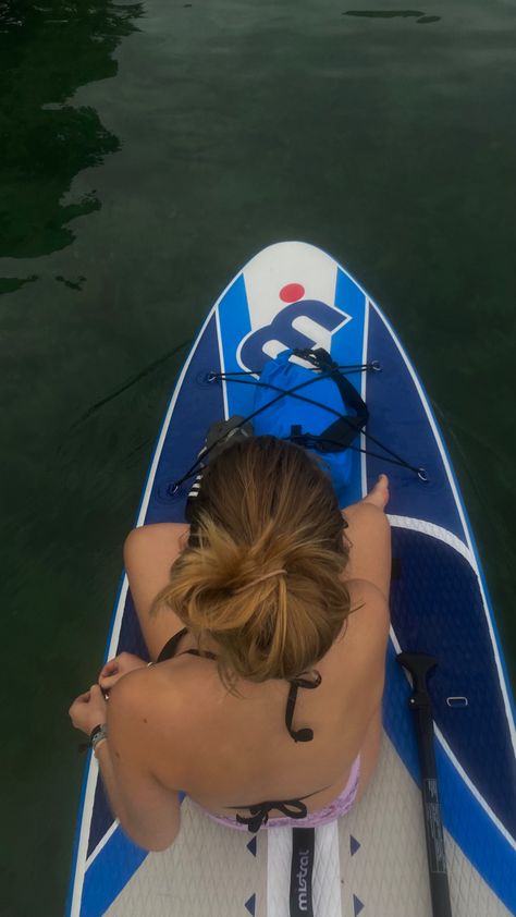 Sup Pictures, Sup Photography, Stand Up Paddle Boarding Aesthetic, Paddleboarding Aesthetic, Paddleboarding Pictures, Paddle Boarding Pictures, Beach Photo Inspiration, Lake Photoshoot, Sup Stand Up Paddle