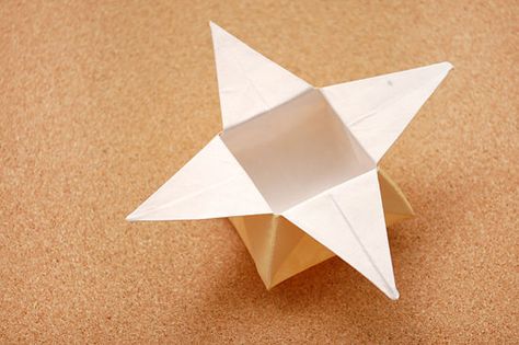 How to Make an Origami Star Box: Step-by-Step Instructions Origami Kutu, Origami Box With Lid, Origami Box Easy, Folded Paper Flowers, Origami Box Tutorial, Origami Gift Box, Origami Yoda, Origami Star Box, Origami Gifts