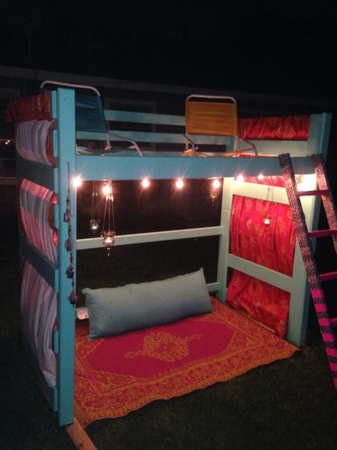 Repurposed bunk bed made into outdoor fun spot for kids. ~Amy Mathis is awesome! Bunk Bed Designs For Teens, Sharing Bed, Bunk Bed Safety, Triple Bunk Beds, Space Bedding, Full Bunk Beds, Kids Bunk Beds, Marriage Life, Loft Spaces