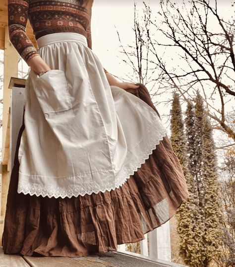 How To Make An Apron, Pillowcase Apron, Victorian Aprons, Make An Apron, Easy Apron, Dress With Apron, Half Aprons, Apron Pattern Free, Skirt Apron