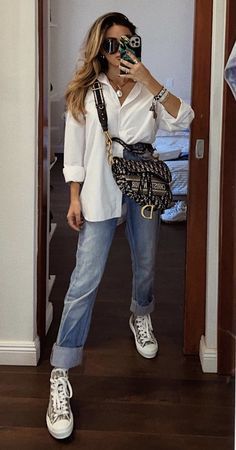 Outfits With Chanel Sneakers, Prada Purse Outfit, Prada Crossbody Bag Outfit, Dior B23 Outfit, Dior Sneakers Outfit Women, Dior Shoes Outfit, Dior Sneakers Outfit, Tenis Dior, Dior Saddle Bag Outfit