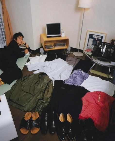 Kyoichi Tsuzuki: ‘Happy Victims’ (1999-2004) Tsuzuki captured portraits of individuals in their bedrooms, surrounded by piles and piles of clothes and accessories. Each of the above fashion victims shot by Kyoichi Tsuzuki has their own individual obsession. From Anna Sui to Vivienne Westwood, the cramped spaces filled with big brands are a testimony to the paradox of consumer culture. Archive Magazine, Consumer Culture, Brand Name Clothing, Magazine Editorial, Fashion Victim, Photo Series, Anna Sui, Ann Demeulemeester, Yohji Yamamoto