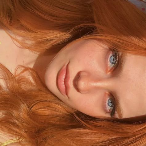 Red Hair Blue Eyes Girl, Blue Eyes Aesthetic, High School Hairstyles, Woman With Blue Eyes, Red Hair Blue Eyes, Light Blue Eyes, Beautiful Red Hair, Ginger Girls, Girls With Red Hair