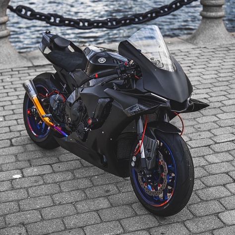 Murdered Yamaha R1! 🔥🖤 Credits: @vick.le79 =========================== #superbikes #superbikelife #superbikers #superbikesgram… | Instagram Fox Logo Design, Ninja Bike, Yamaha R3, Bike Rally, Best Sport, Image Moto, Custom Sport Bikes, Yamaha Bikes, Crotch Rocket