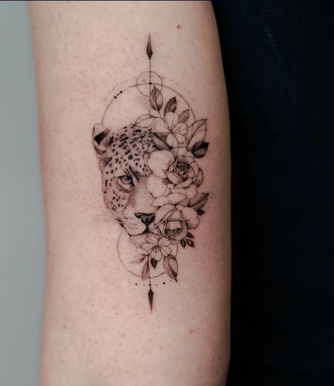 Half Cheetah Half Woman Tattoo, Leopard Flower Tattoo, Fineline Giraffe Tattoo, Small Leopard Tattoo For Women, Panther Face Tattoo, Jaguar Tattoo For Women, Creative Tattoo Ideas For Women, Warlock Tattoo, Moms Tattoo