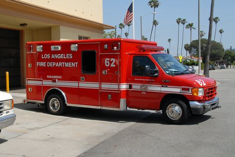 Ford Ambulance, Ems Vehicles, Firefighter Brotherhood, Los Angeles Fire Department, Firefighter Training, Chicago Fire Department, Firefighter Gear, City Of Los Angeles, Emt Paramedic