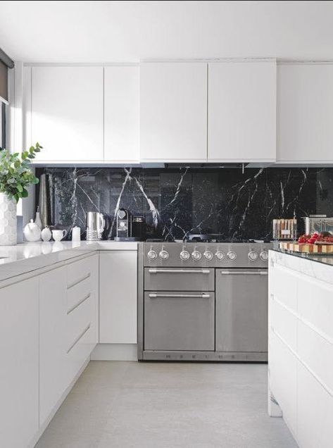 Kitchens With Black Marble | these kitchen ideas are full of bold and different looks. Dark marble adds a bit of camouflage for smaller blemishes, and imperfections. Black Marble Backsplash Kitchen, White Kitchen With Black Marble, Black Splashback Kitchen, Marble Splashback, Modern Konyhatervezés, Monochrome Kitchen, Marble Backsplash Kitchen, Luxe Kitchen, Kitchen Looks