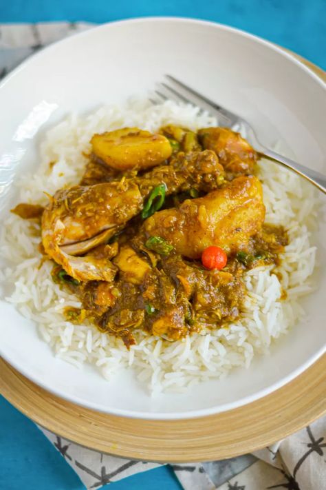 Guyanese Chicken Curry Recipe Chicken Curry Guyanese, Guyanese Chicken Curry, Guyanese Curry Chicken Recipe, Guyanese Recipes Guyana Food, Guyanese Curry, Roti Recipe Guyanese, Guyanese Roti, Caribbean Meals, Guyanese Wedding