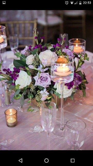 Purple Gold Flower Centerpieces, Purple And Lilac Table Setting, Round Wedding Tables Decoration, Lilac Centerpieces, Purple Wedding Reception Decorations, Silver Wedding Centerpieces, Lilac Wedding Themes, Purple Wedding Tables, Wedding Reception Decor Ideas