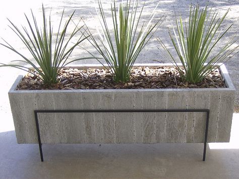 Large Wood Grain Concrete Planter Patio Planter Boxes, Concrete Planter Boxes, Large Concrete Planters, Planter Box Designs, Cement Patio, Diy Concrete Planters, Concrete Diy Projects, Patio Planters, Concrete Planter