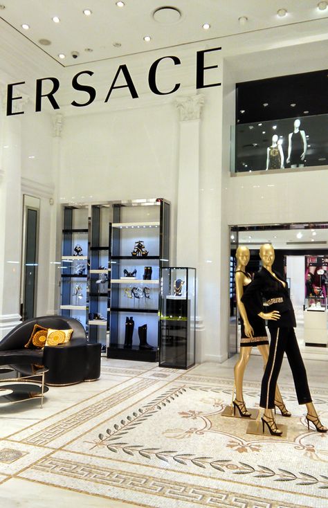 Versace Store Interior, Versace Store Aesthetic, Versace Ambassador, Versace Store, Unique Mannequin, Visual Merchandiser, Restaurant Exterior, Interior Minimal, Rustic Restaurant