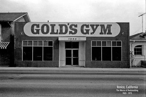 The original Gold's Gym Mass Building, Gold's Gym, Muscle Beach, Pumping Iron, Vintage Los Angeles, Golds Gym, Gym Design, Arnold Schwarzenegger, Venice Beach