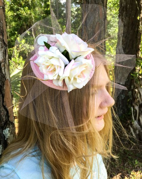 How to Make a Fascinator! — Nally Studios Diy Tea Party Hats, Diy Fascinator, Diy Tea Party, How To Make Fascinators, Royal Tea Parties, Fascinator Hats Diy, Diy Tulle, Wedding Tea Party, Royal Tea