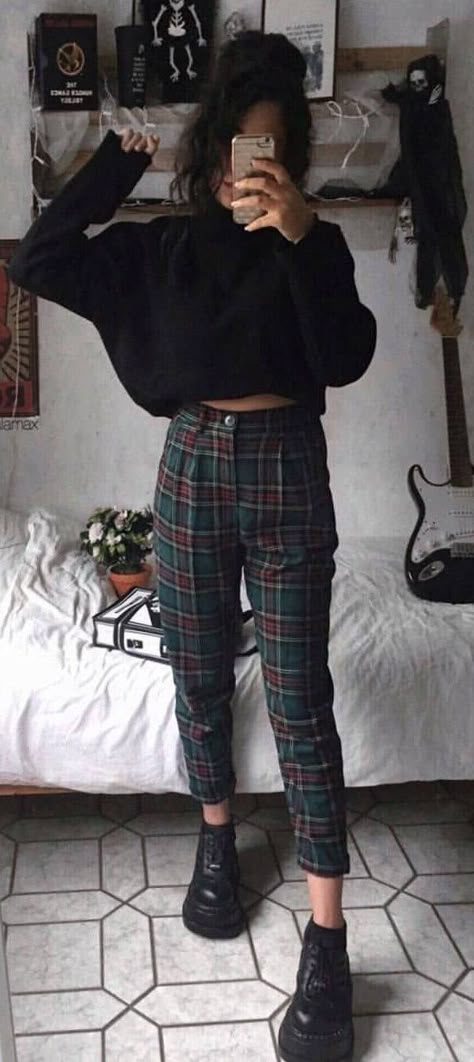 Grunge Looks, Look Grunge, Street Style Grunge, Grunge Look, Hipster Outfits, Tumblr Outfits, Cute Winter Outfits, Indie Outfits, Plaid Pants