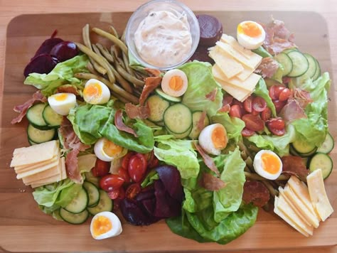 Pub Salad Board with Creamy Caper Tarragon Dressing Recipe | Ree Drummond | Food Network Spicy Garlic Bread, Garlic Bread Sloppy Joes, Tarragon Dressing, Sides Veggies, Ginger Caramel, Pub Salad, Salad Board, Pioneer Recipes, Salad Supreme