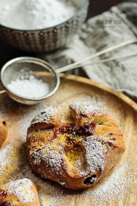 In Germany Halloween is a strange concept to most people. Here this day is celebrated as Reformation Day. And we even have rolls for that occasion. Reformation Day Party Food, Reformation Day, Vegan Tiramisu, Sweet Foods, Sweet Corner, Egg Coffee, Fruit Jam, Vegan Christmas, Baking Blog