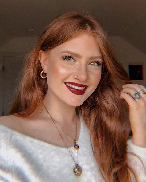 Copper Hair Blue Eyes Makeup, Makeup Copper Hair, Ginger Eyebrows Make Up, Natural Makeup Redhead, Copper Hair Brown Eyebrows, Bronze Makeup Redhead, Ginger Makeup, Natrual Nails, Modern Pixie