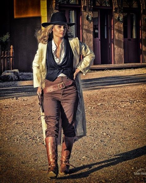 Cowboy Costume Women's, Halloween Costumes Aesthetic, Cow Halloween Costume, Wild West Outfits, Wild West Costumes, Cowboy Halloween Costume, Western Sculpture, Girl Group Costumes, Costumes For Couples