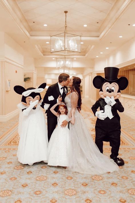 Disney Wedding Venue Florida, Disney Wedding Mickey And Minnie, Disney Elopement Weddings, Disney World Wedding Ideas, Disney Grand Floridian Wedding, Disneyland Paris Wedding, Mickey And Minnie Wedding Theme, Disney Wedding Photos, Vintage Disney Wedding