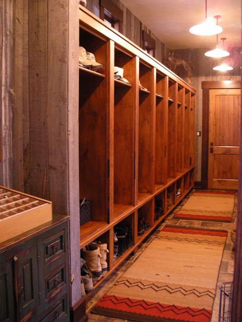 Cabin Mud Room, Hunting Room Design, Sport Room, Horse Business, Ski Locker, Gear Room, Ski Room, Mud Room Entry, Camp House