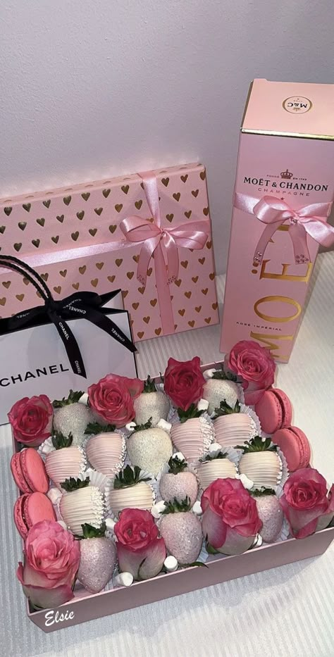 Spoiling Girlfriend Ideas, Luxury Birthday Gifts Aesthetic, Christmas Gift Ideas For Girlfriend, Spoiled Girl, Romantic Gift Ideas, Gifts Aesthetic, Luxury Birthday Gifts, Birthday Goals, Birthday Inspiration