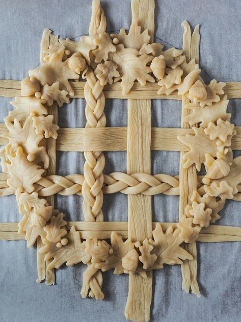 Holiday Cooking Christmas, Fancy Pie Crust, Pie Crust Art, Creative Pies, Lattice Pie Crust, Decorative Pie Crust, Cooking Christmas, Pumpkin Pie Cookies, Pie Crust Designs