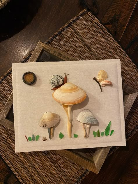 Art With Shells Seashells Diy Ideas, Rock And Shell Art, Shell Artwork Ideas, Seashell Wall Art Diy, Beach Shell Crafts Diy, Shell People Art, Shell Canvas Art, Slate Tile Crafts, Beach Art Crafts