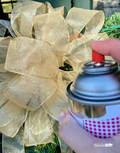 Ribbon Outdoor Decoration, Outdoor Wreaths Weatherproof, Diy Outdoor Christmas Decorations, Fun Diy Ideas, Lollipop Decorations, Mesh Garland, Deco Mesh Garland, Outdoor Wreath, Mailbox Decor