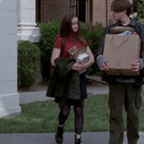 Rory Gilmore, Gilmore Girls, Season 1, Walking