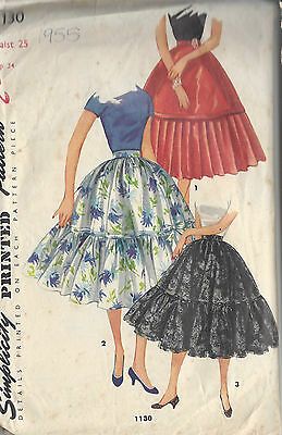 Gathered Circle Skirt, Sewing Patterns Skirt, 1950s Sewing Patterns, Vintage Vogue Sewing Patterns, Circle Skirts, Apron Pattern, 1950 Fashion, Feedsack Fabric, Pattern Skirt