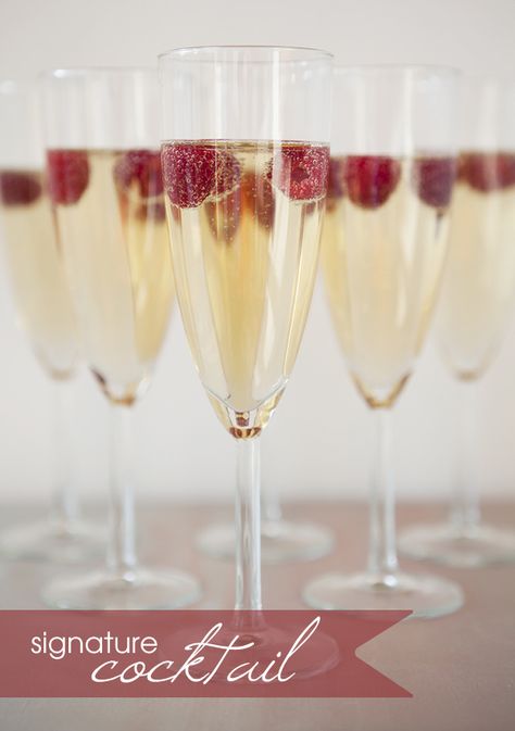 Signature Drink Recipe // Raspberry Sparkler // champagne + chambord + fresh berries // #weddingcocktail Raspberry Champagne, Champagne Recipes Cocktails, Champagne Drinks, Wedding Signature Drinks, Sparkling Cocktail, Christmas Cocktail, Creative Cocktail, Champagne Cocktail, Champagne Toast