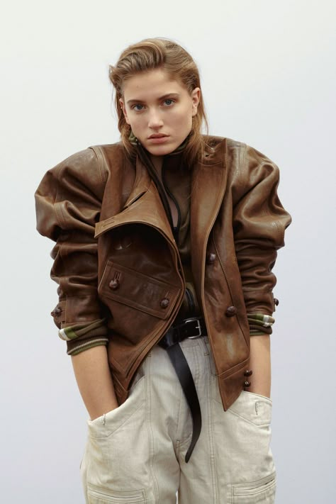 Fashion Gone Rouge, Mode Hippie, Lamb Leather Jacket, Mode Casual, Brown Leather Jacket, Eclectic Style, Fashion Show Collection, Vogue Paris, Fashion 2020