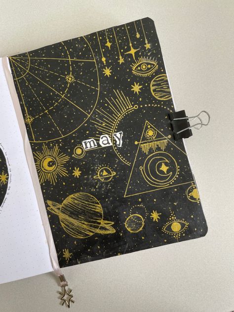 Bujo Stars Theme, Bujo Moon Theme, Astrology Bullet Journal, Black Scrapbook Ideas Aesthetic, Black Journal Aesthetic, Space Bullet Journal, Moon Bullet Journal, Magazine Cut Out Letters, Astronomy Conan Gray