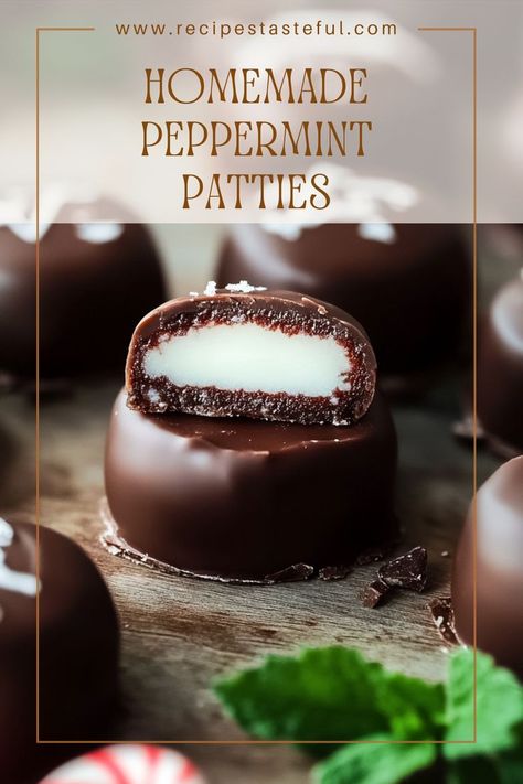 Deliciously creamy and refreshing, these homemade peppermint patties require just 5 ingredients! Perfect for a sweet treat or festive gift. Mint Patties, Peppermint Patty Recipe, Homemade Peppermint Patties, Peppermint Sugar Cookies, Homemade Truffles, Candy Truffles, Patties Recipe, Peppermint Patties, Chocolate Coating