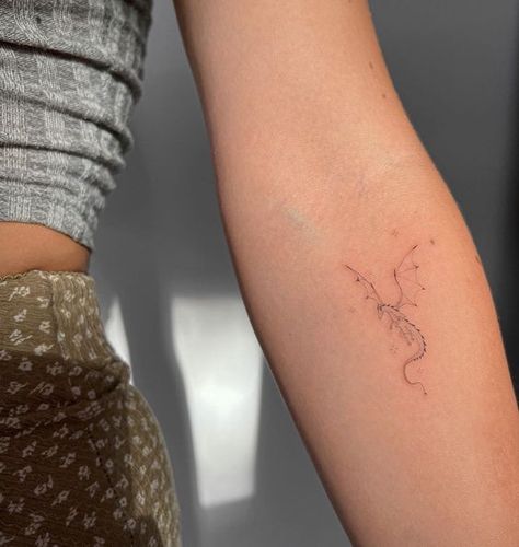 Pretty Flowers Tattoo, Small Coi Fish Tattoos, Wand Tattoo, Small Dragon Tattoos, Bookish Tattoos, Dragon Tattoo For Women, Petite Tattoos, Discreet Tattoos, Dainty Tattoos