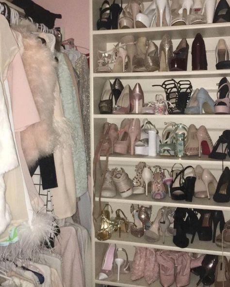 Dream Closets, Luxe Life, Closet Goals, Room Inspiration Bedroom, Beauty Room, Dream Bedroom, Bedroom Inspo, Walk In Closet, My New Room