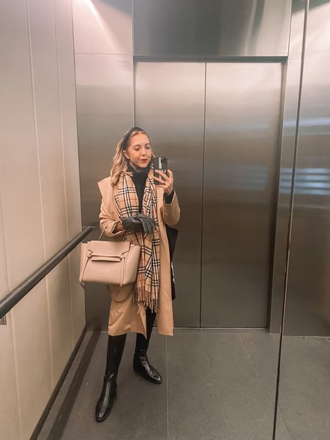 Winter trenchcoat look, burberry scarf, beige celine bag - dressed for the office Trenchcoat Scarf, Trench Coat With Scarf, Workwear Inspiration, Winter Workwear, Modest Fits, Burberry Scarf, Office Dresses, Celine Bag, Bag Dress