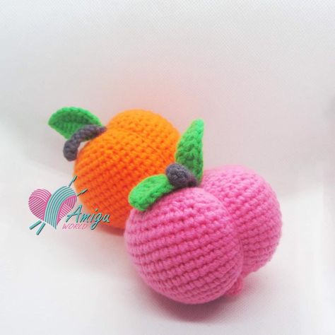 Crochet Peach Pattern Free, Peach Crochet Pattern, Amigurumi Fruit, Crochet Peach, Yarn Animals, Amigurumi Food, Crochet Fruit, Crochet Keychain Pattern, Crochet Bee