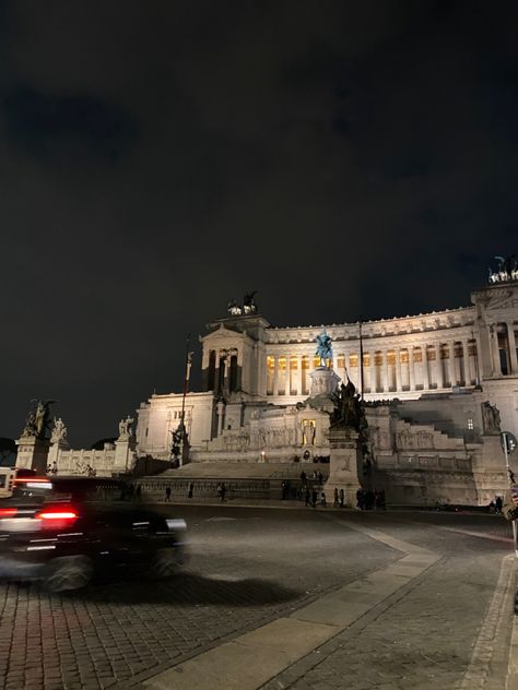 Italy At Night Aesthetic, Rome Places, Roma Aesthetic, Rome Luxury, Italia Aesthetic, Italy Vibes, Places In Italy, Travel Wishlist, Night Aesthetic