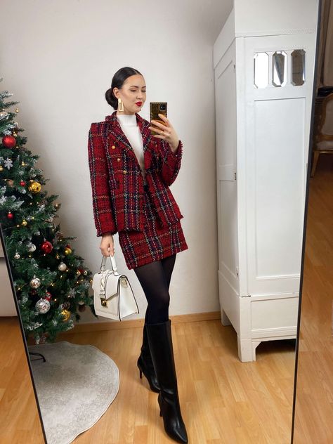 Click to shop the look on the blog! Matching sets always look put-together. This red plaid tweed blazer and skirt are just the perfect Christmas ensemble. Pair the suit with neutral colors such as a white longsleeve shirt and bag as well as black tights and boots. Put your hair up in a low bun and add statement earrings for an extra polished look. Christmas Business Outfits, Red Blazer And Skirt Outfit, Red Plaid Blazer Outfit, Fancy Christmas Outfit, Nail Branding, Red Tights Outfit, Chic Christmas Outfit, Red Blazer Outfit, Christmas Outfits Dressy