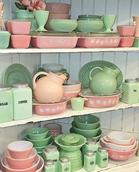 I love my new Pink & Jadeite display. Jadeite mixes so well with all colors! 🌸 💚 🌸 #dishsets #crinoline #hazelatlas #pinkpyrex #pyrex #spring #jadeite #jadite #mckee #jeannette #fireking #jadeiteshakers #mckeecanisters #firekingballpitcher #firekingswedishmodernbowls #jeannetteconcentricbowls #firekingswirlplatters #greendishes #vintage #antiques #antiquedishes #uraniumglass #uv #myhome #mycollection Jadite Collection Display, Jadeite Table Setting, Displaying Jadeite, Jadeite Display, Memory Journal Ideas, Vintage Glassware Collectible, Jadeite Kitchen, Collection Display Ideas, Pyrex Storage