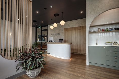 Dental Office Coffee Bar, Interior Design Natural Materials, Wellness Clinic Design, Dental Office Color Schemes, Dental Office Reception Area, Dental Practice Design Interiors, Dentistry Office Design, Modern Med Spa, Modern Dental Office Design