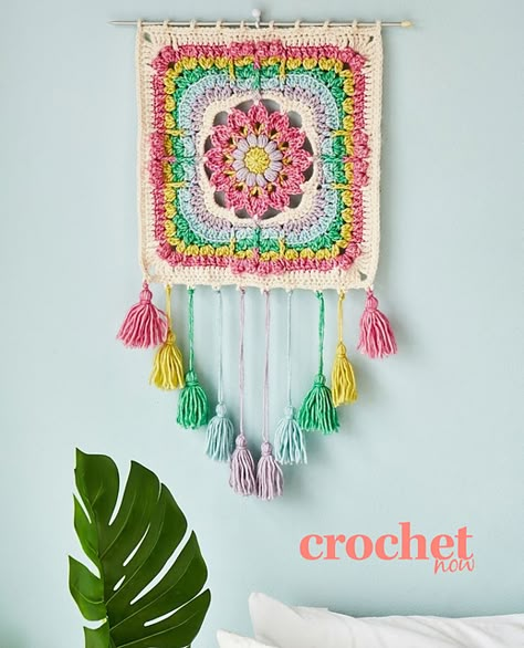 Ravelry: Blooming Blossoms Wall Hanging pattern by Inas Fadil Basymeleh Crochet Granny Square Wall Hanging, Crochet Door Hanging, Crochet Mirror Frame, Crochet Mirror, Frame Crochet, Wall Hanging Decorations, Crochet Wall Hanging, Mirror Border, Wall Hanging Pattern