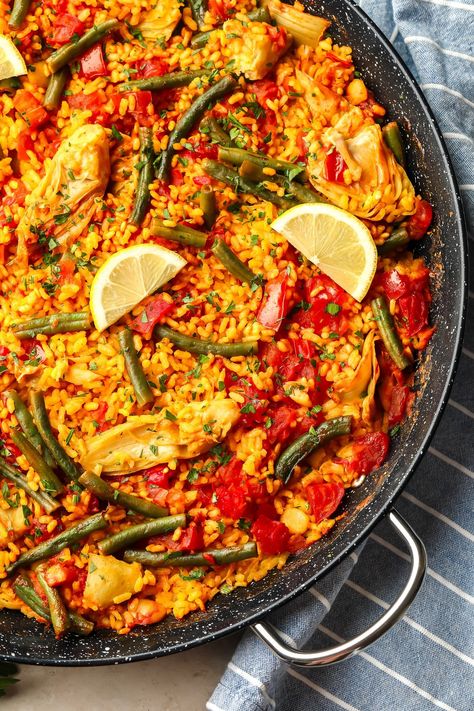 Paella Recipe Authentic, Vegan Paella, Quick Vegan Dinner Recipes, Vegetarian Paella, Seitan Chicken, Nora Cooks, Plant Proteins, Canned Butter, Quick Easy Vegan