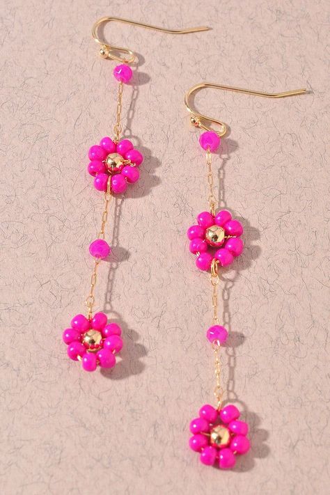 Complete your spring look with these adorable Flower Beaded Earrings! These cute dangle earrings feature intricate beaded details that add a touch of elegance to any outfit. The perfect accessory for the season, these earrings will add a pop of color and style to your wardrobe. Earrings Made With Beads, Aesthetic Beaded Earrings, Flower Beads Earrings, Small Bead Earrings, Beaded Earring Ideas, Beaded Jewelry Inspiration, Diy Dangle Earrings, Cute Beaded Earrings, Simple Beaded Earrings